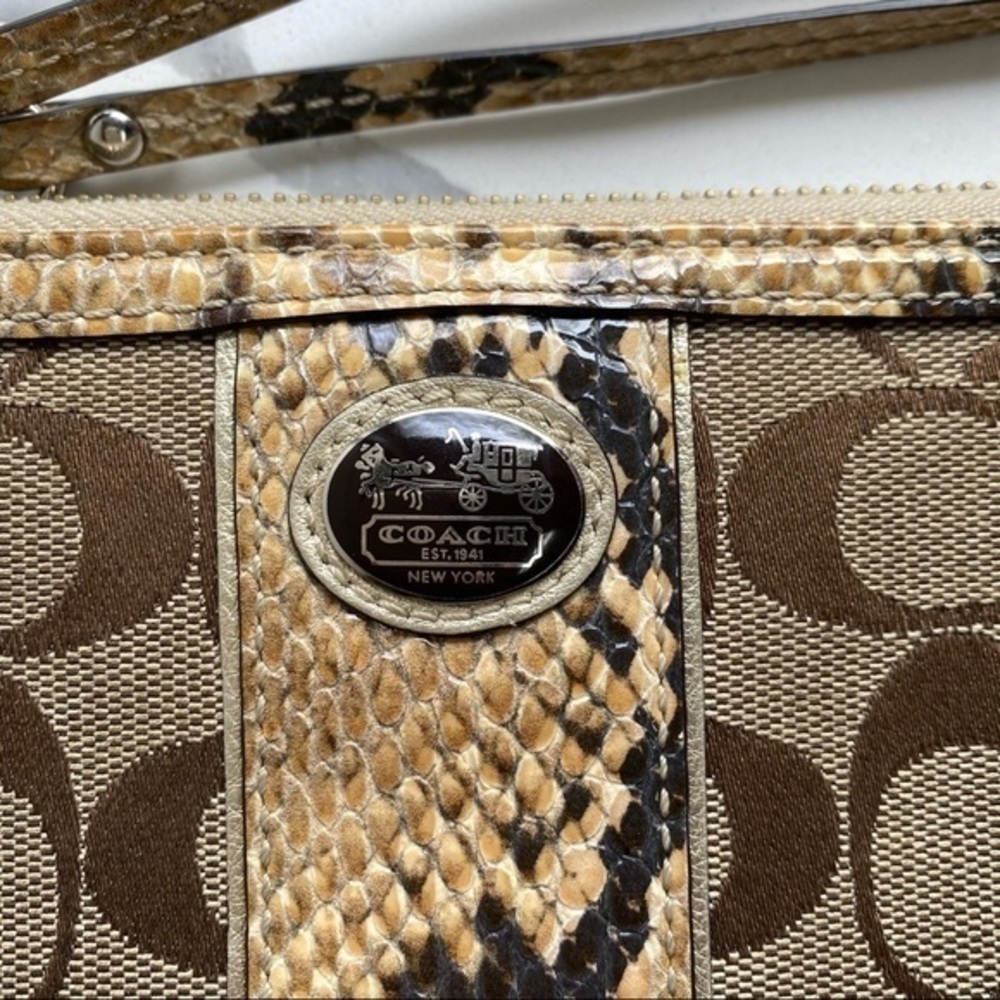 Coach Legacy Signature Zippy Wallet Wristlet - Picture 4 of 12
